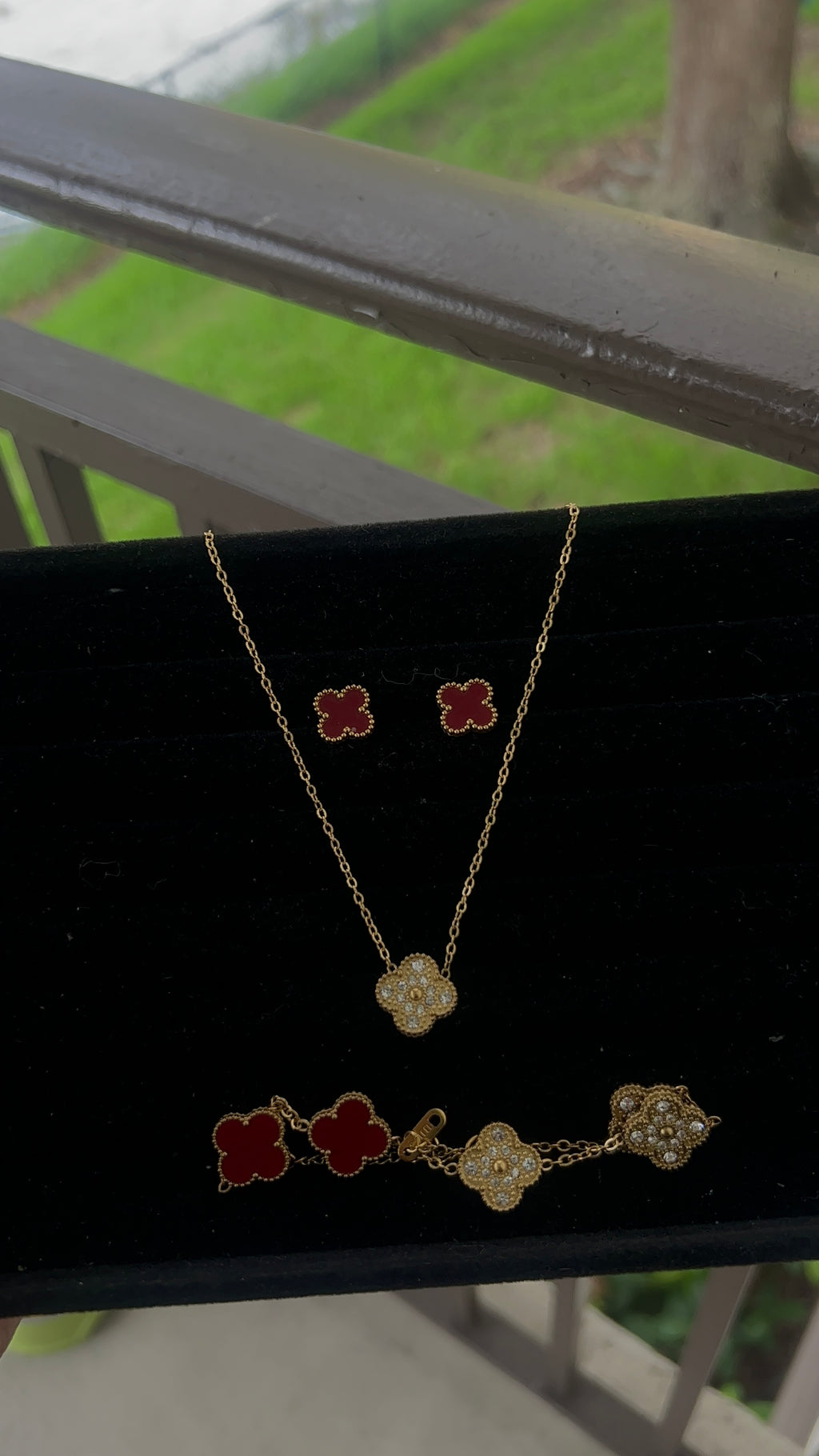 Double sided clover leaf set