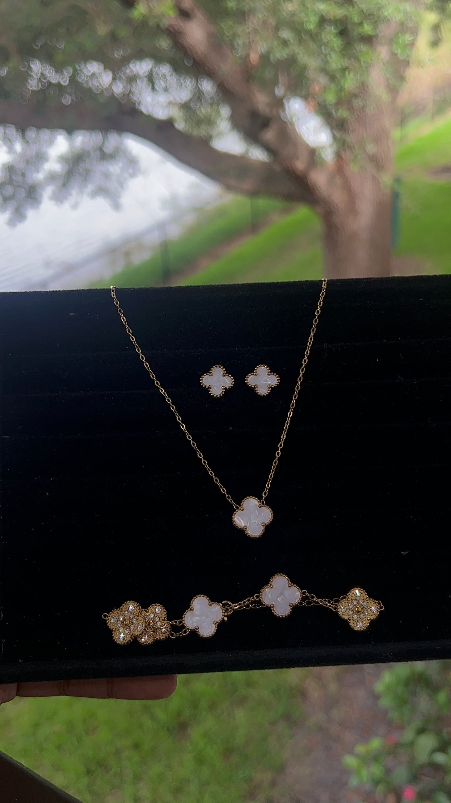 Double sided clover leaf set