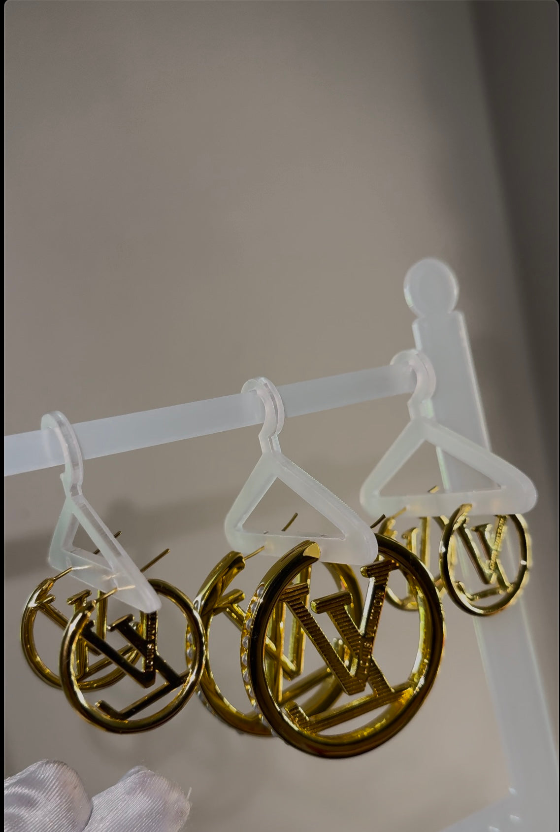 LV hoops