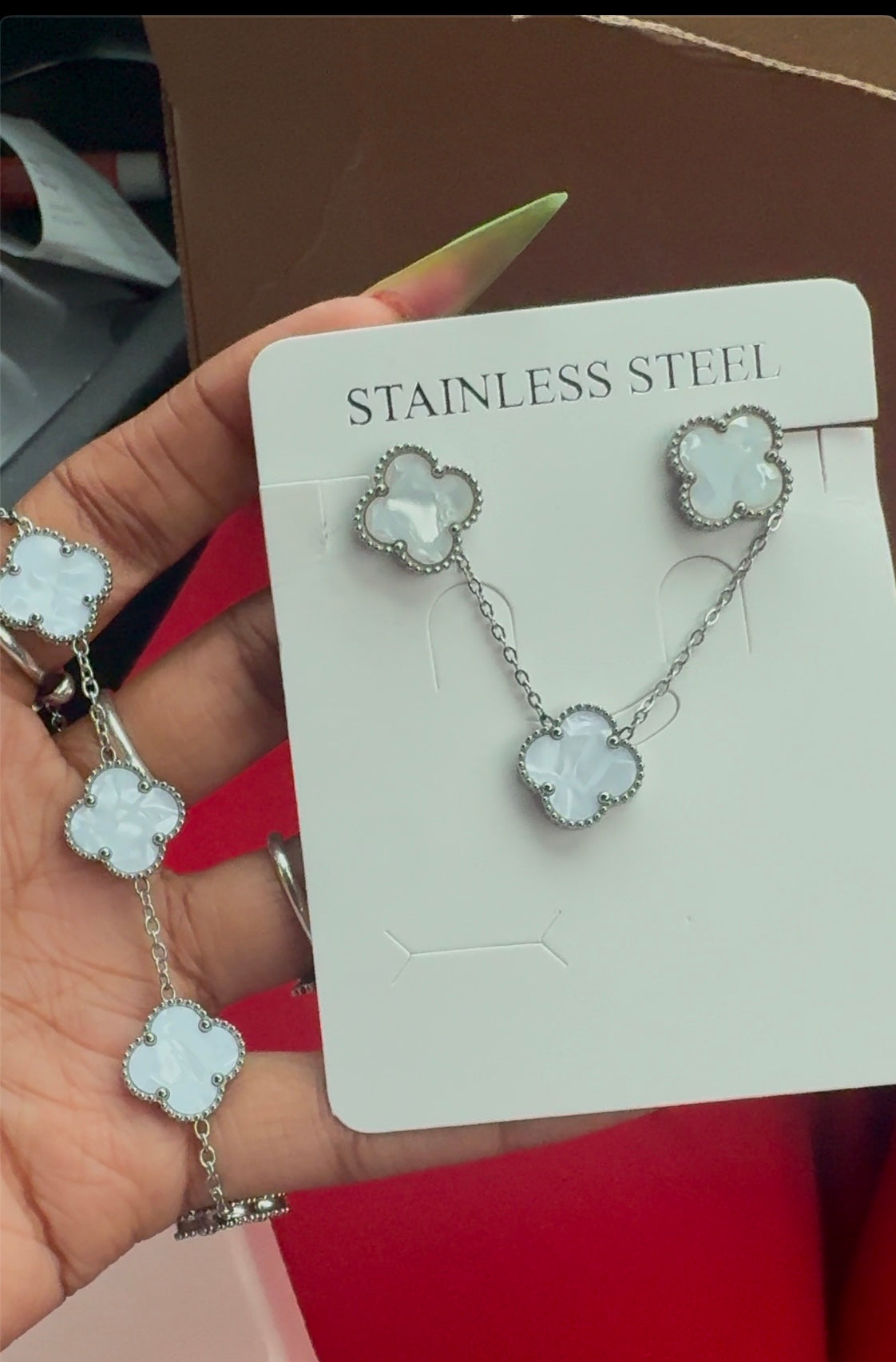 Silver white  clover leaf set