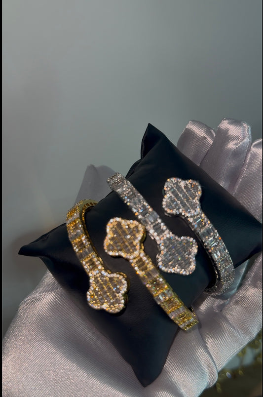Diamond plated clover leaf bangle