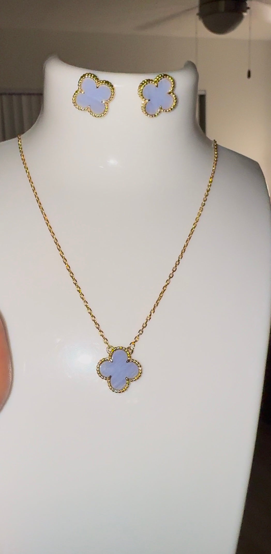 Light purple clover leaf set