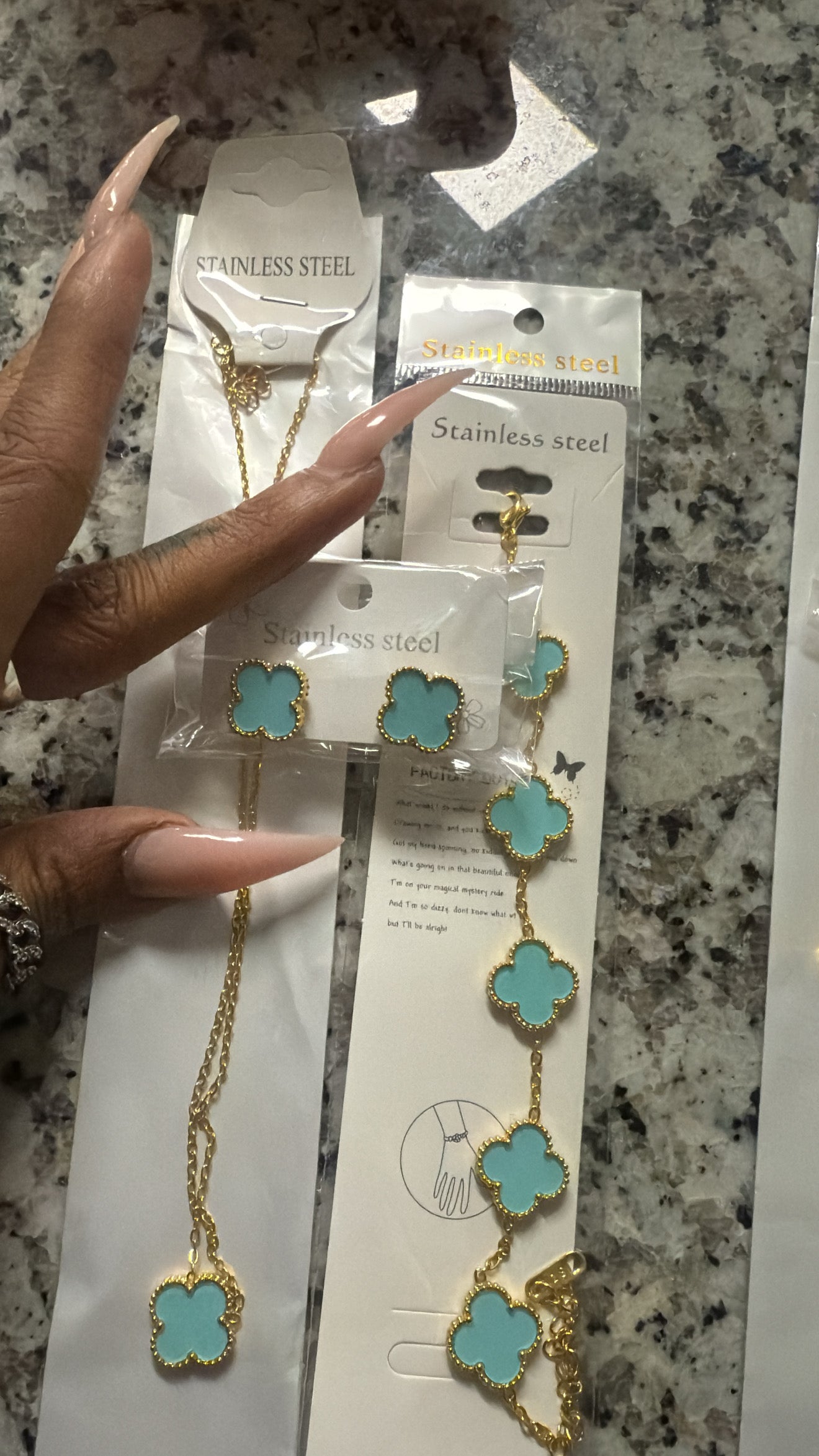 Light green clover leaf set