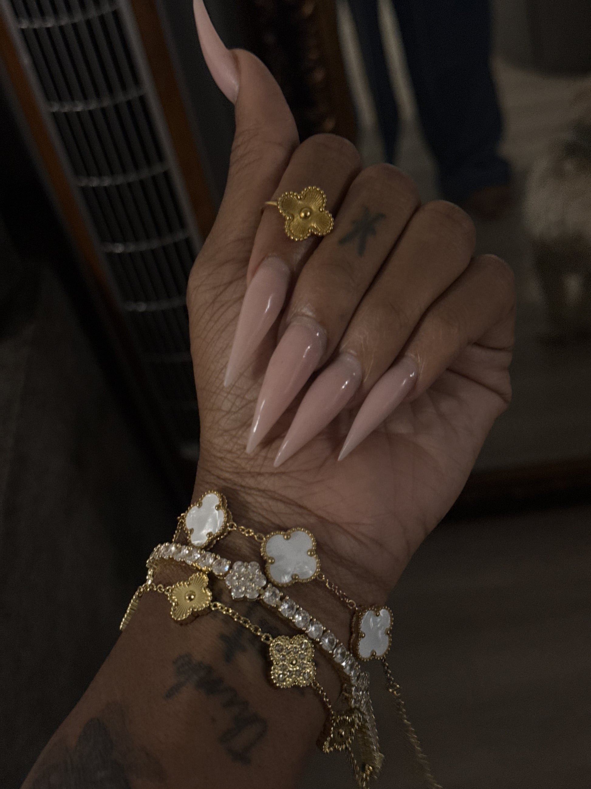 White & gold clover leaf set