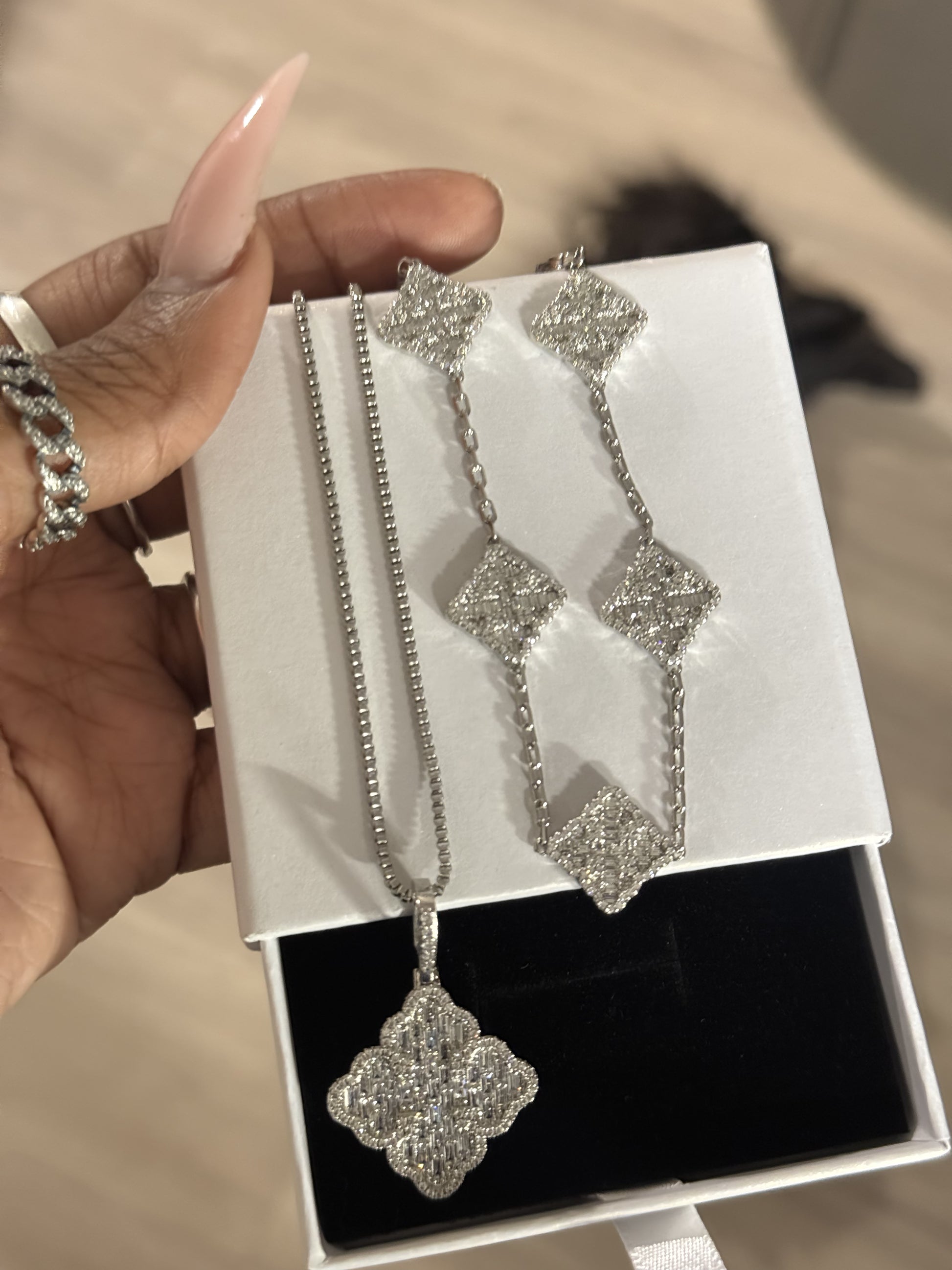 Silver diamond clover set